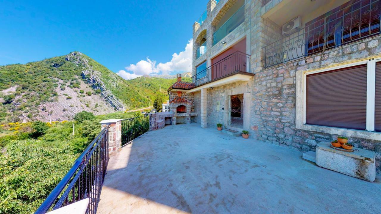 Luka Villa Becici  Exterior photo